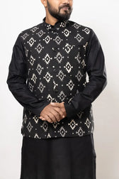 Close-up of Cotton Black Handblock Patterned Modi Jacket's handblock print