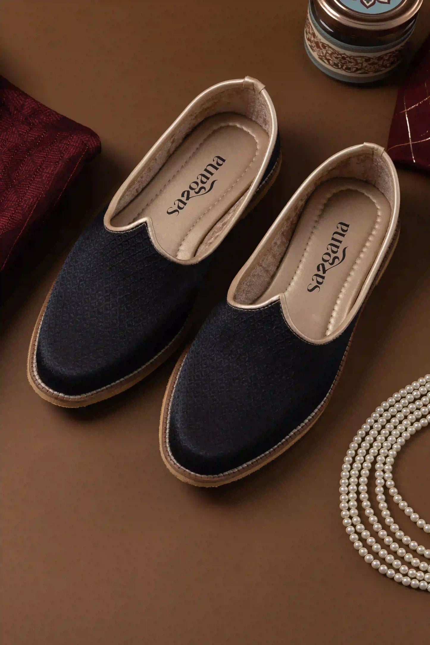 Handcrafted Black Textured Jutti