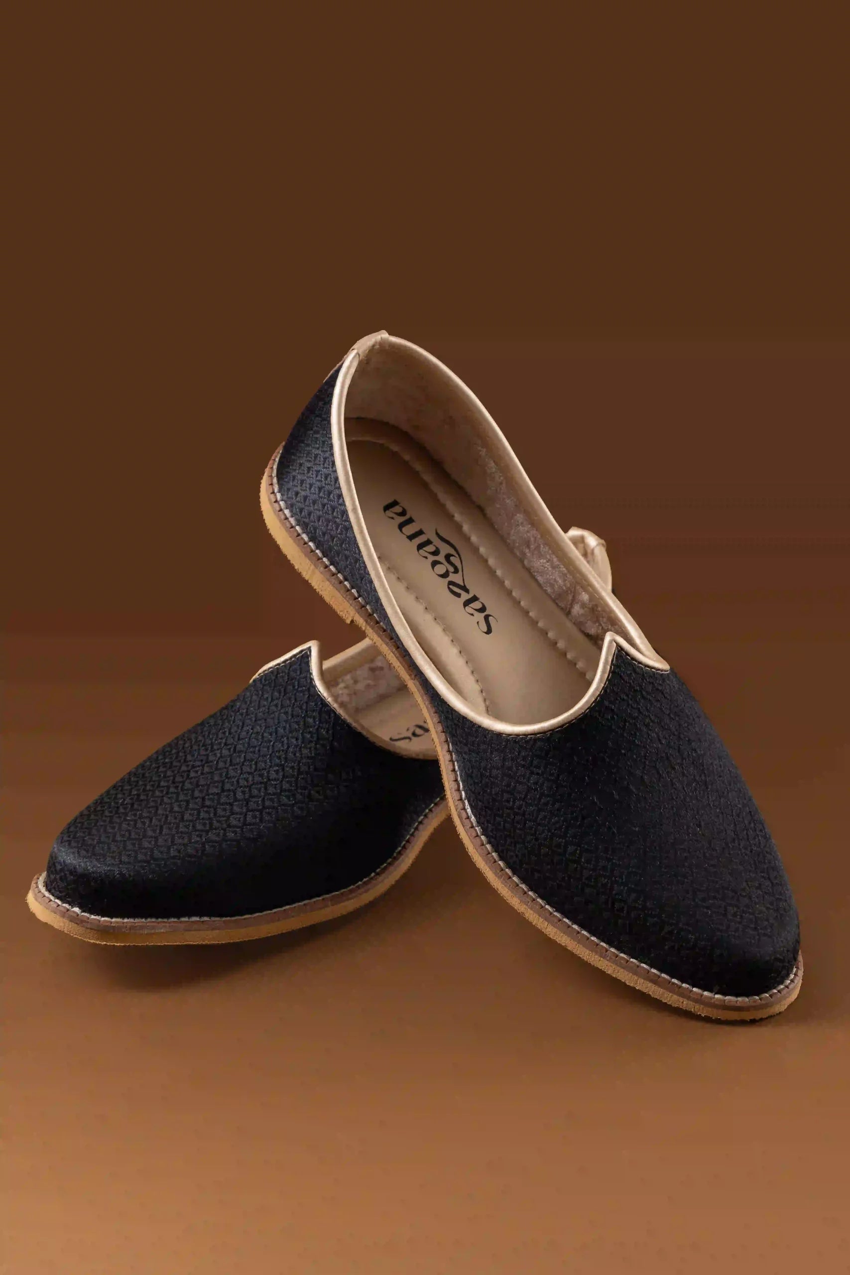 Handcrafted Black Textured Jutti