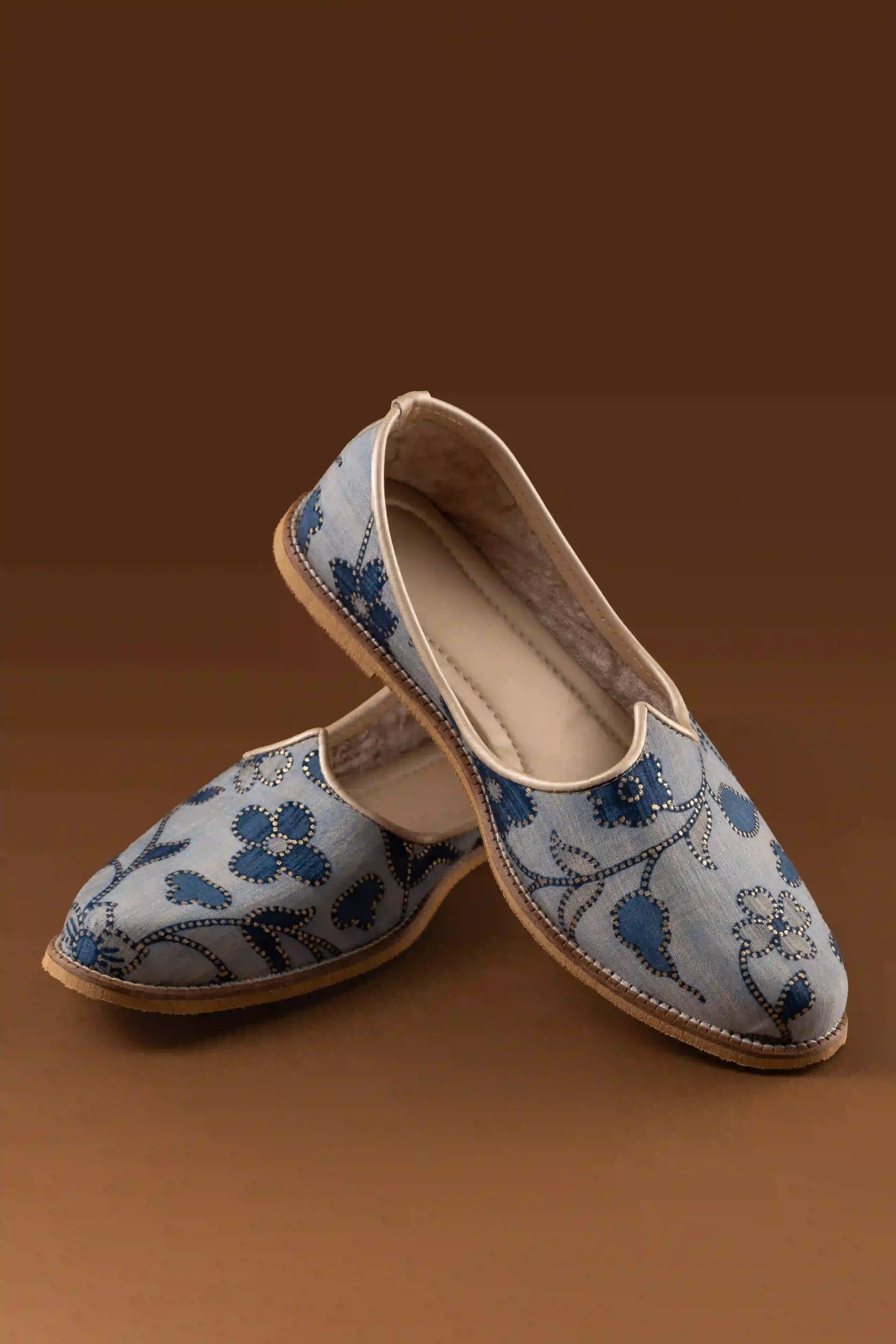 Handcrafted Printed Gray And Blue Floral Jutti