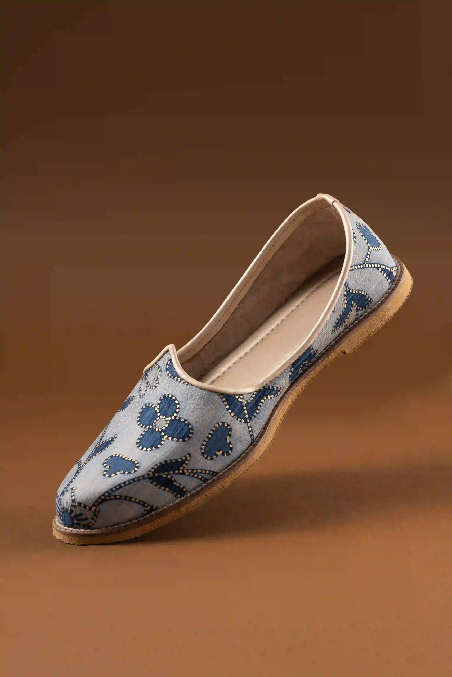 Handcrafted Printed Gray And Blue Floral Jutti