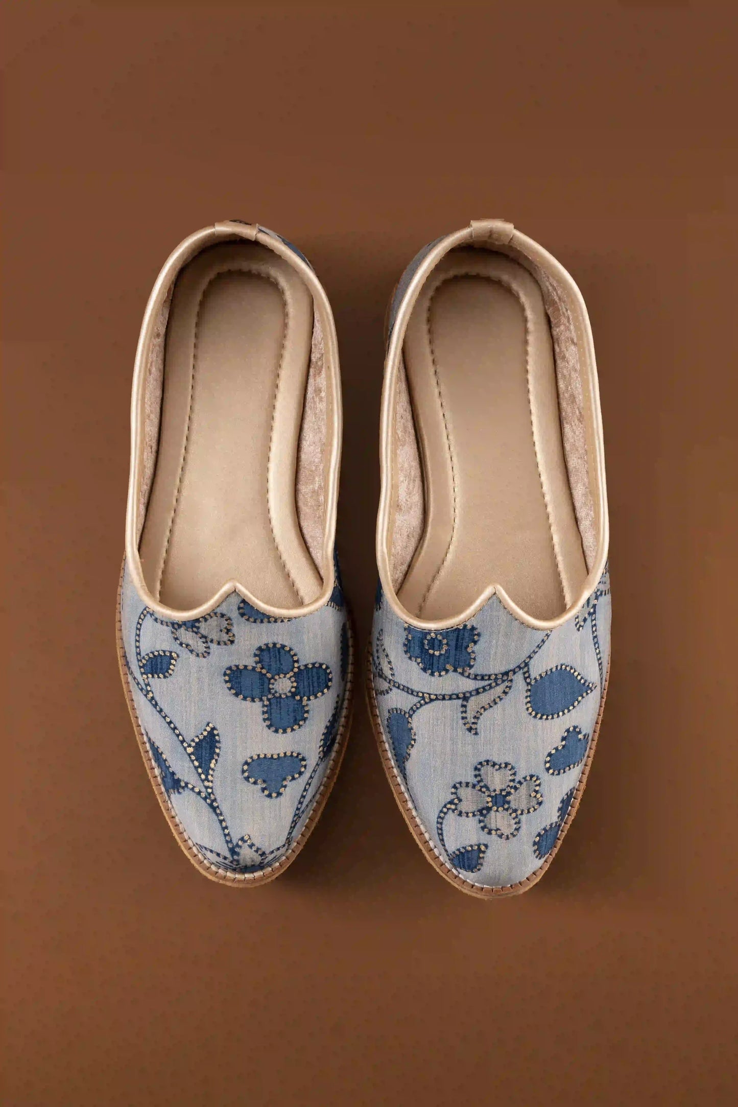 Handcrafted Printed Gray And Blue Floral Jutti