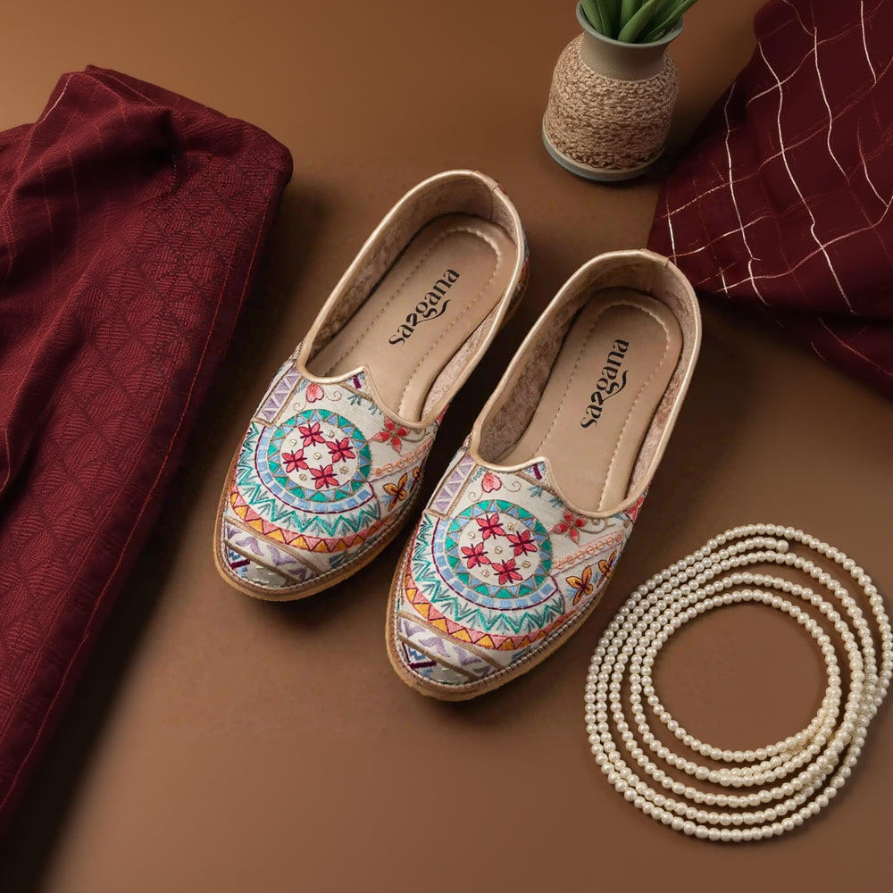 Front view of Handcrafted Embroidered Off White Jutti