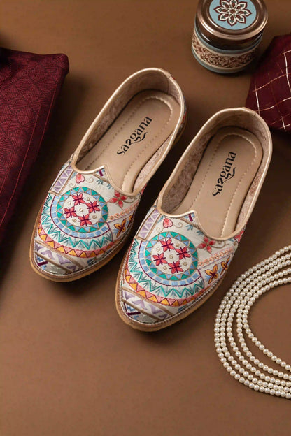 Handcrafted Embriodered Off White Jutti