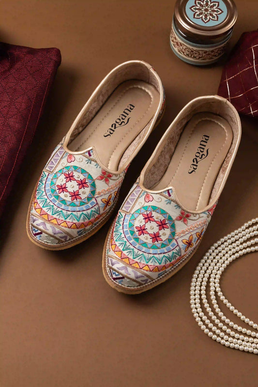 Handcrafted Embriodered Off White Jutti