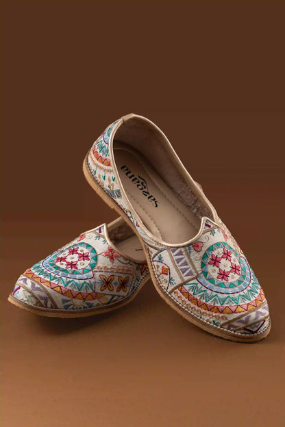 Handcrafted Embriodered Off White Jutti