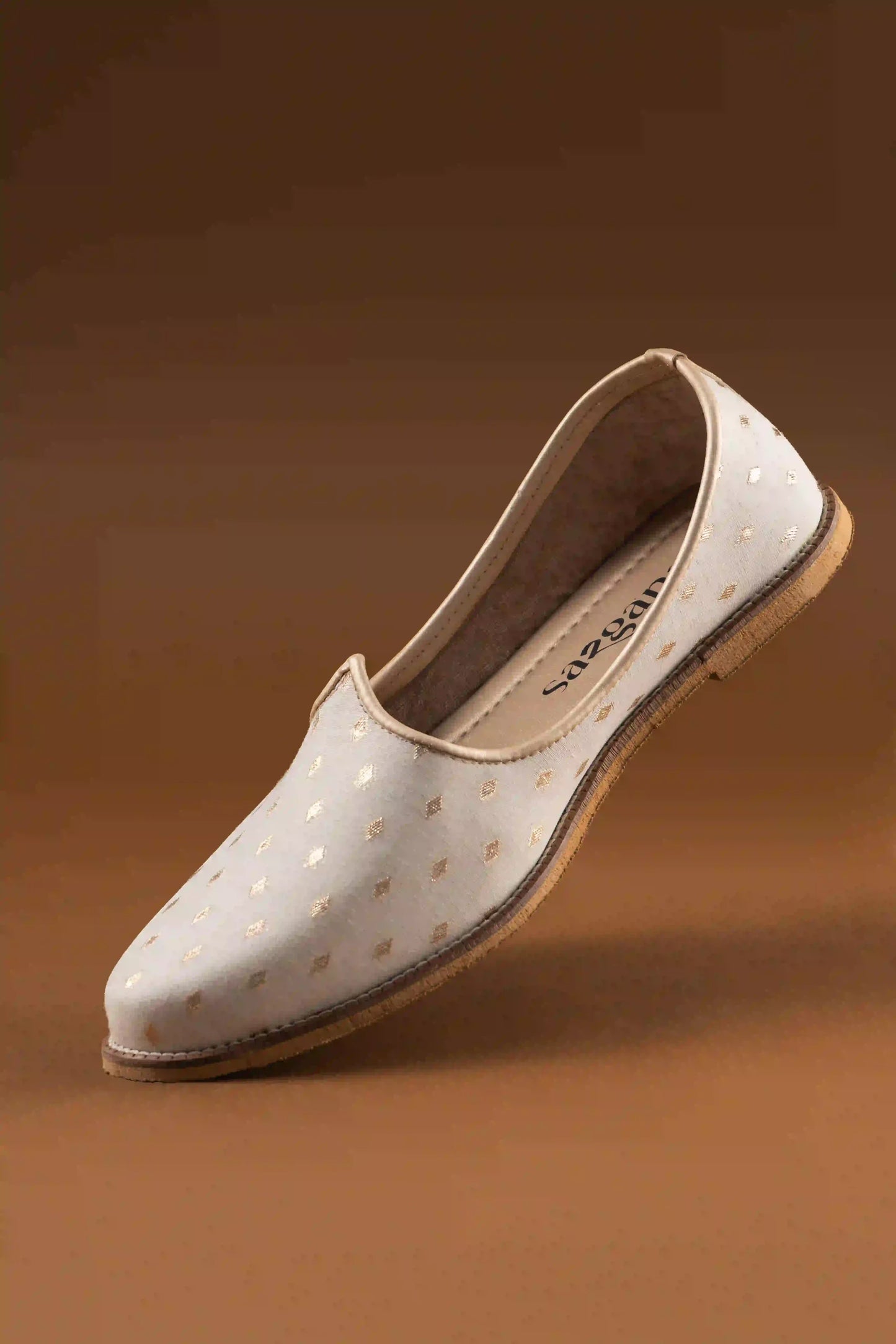 Handcrafted Off White Butta Printed Jutti