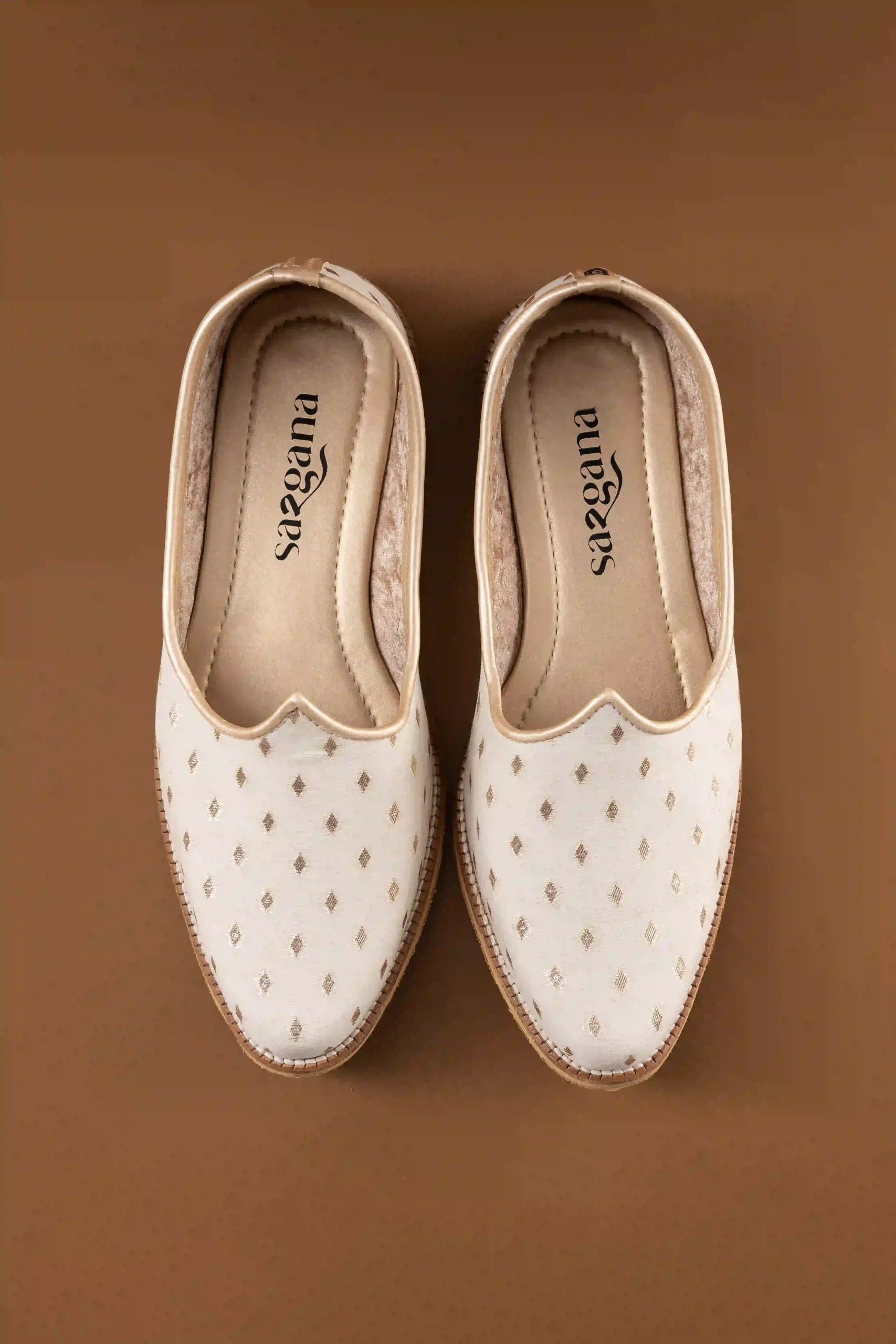 Handcrafted Off White Butta Printed Jutti